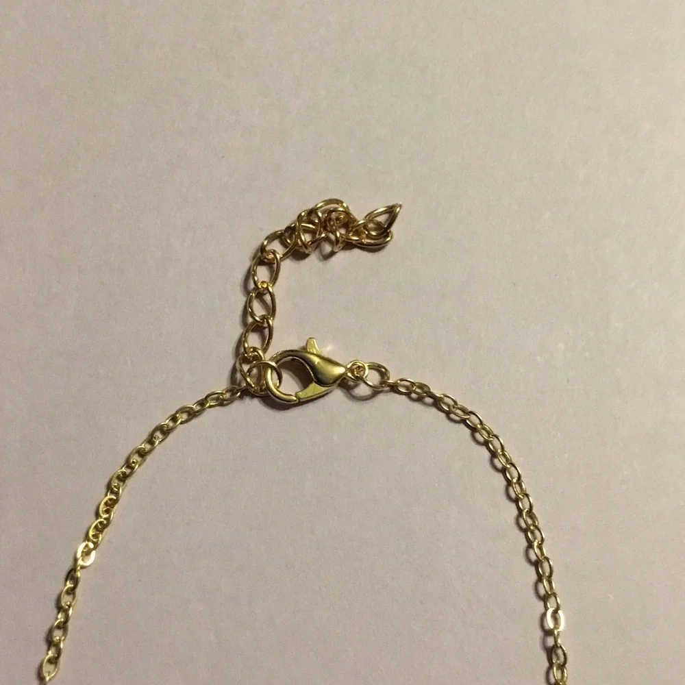 Elegant Gold Bracelet with Crystal Accent